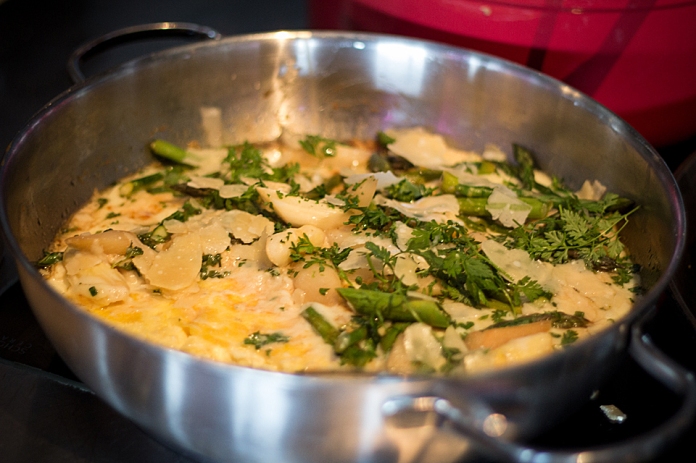 ..och så dagens beroendeframkallande: Omelett med tryffel, sparris och parmesan..heavenly!